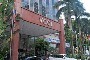 Buông lỏng thì xảy ra lừa đảo, siết chặt thì khó cho dân