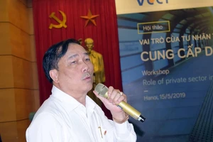 Bầu Đệ: 'Cứ nịnh nhau suốt thì không phát triển được đâu'