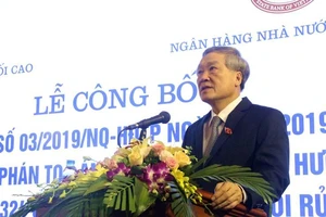 Lương chỉ 8 triệu, đưa vợ 10 tỉ: Vợ phạm tội rửa tiền