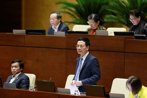 Bộ trưởng Bộ TT&TT nói về việc 'sáng đăng, trưa gặp, chiều gỡ'