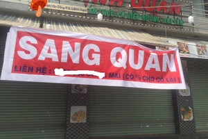 Nhiều doanh nghiệp thiệt hại nặng nề do dịch Covid-19 nên đành đóng cửa, sang quán- Ảnh: Tú Uyên 