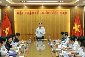 Vận động ca sĩ, cầu thủ, người uy tín... ủng hộ người nghèo