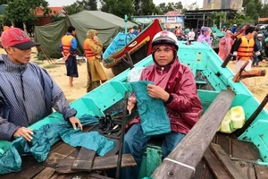 Hỏa tốc hỗ trợ, xem xét miễn giảm lãi vay... cho dân vùng lũ 