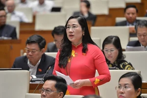 Vay qua app: Cha đi vay, con bị lập… bàn thờ trên mạng