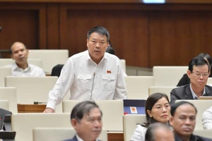 Tướng Sùng Thìn Cò: 'Lực lượng công an giờ quá đông'