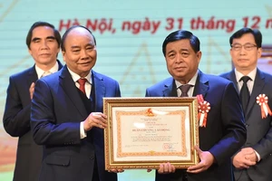 Bộ trưởng Nguyễn Chí Dũng được tặng Huân chương lao động