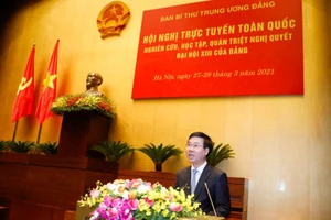 Giải quyết hiệu quả giữa đổi mới kinh tế và đổi mới chính trị