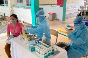 Thế nào là vaccine dịch vụ và dịch vụ tiêm vaccine?