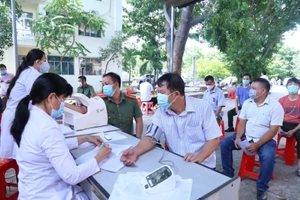 Ưu tiên tiêm vaccine cho lao động khu kinh tế, khu công nghiệp... là xác đáng