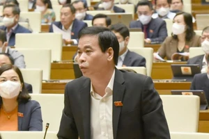 'Sao phải cách ly người tiêm 2 mũi vaccine tiếp xúc F0 mấy chục giây?'