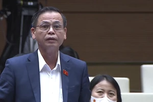 Bộ trưởng Y tế trả lời về tin tiêm vaccine cho trẻ ảnh hưởng sức khỏe sinh sản