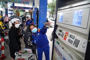 Bộ Tài chính đề xuất mới, giảm một nửa thuế môi trường xăng dầu