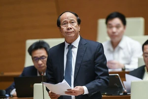 Mật độ nhà cao tầng dày đặc gây quá cho tải hạ tầng đô thị 