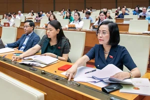 Quốc hội đồng ý chi thêm tiền cho cán bộ nghỉ việc theo Nghị định 178, miễn học phí