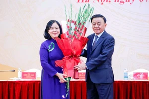 Bà Bùi Thị Minh Hoài là nữ Chủ tịch đầu tiên của Ủy ban Trung ương MTTQ Việt Nam