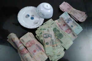 Hàng trăm con bạc khủng tháo chạy vì bị bao vây