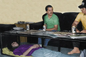 Nghi vấn sống chung với xác vợ đặt trong bàn nước phòng khách