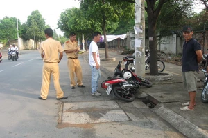 Bé gái bị tử vong bí ẩn trên đường