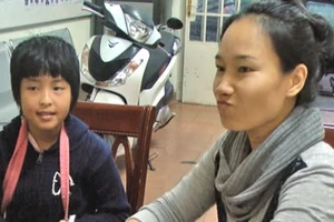 Chuyện cảm động về cô bé bán vé số