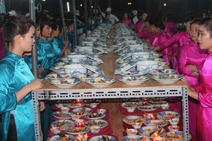 Bữa tiệc tiền tỉ trong cung cấm