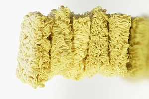 Thiếu tiền ăn chơi, rủ nhau đi trộm kem đánh răng, mì gói