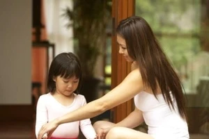 Phát hiện con gái 3 tuổi bị xâm hại nhờ dạy con giới tính