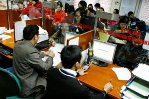 Giảm biên chế: "Trống đánh xuôi, kèn thổi ngược"