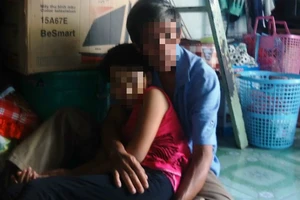 Chiếc điện thoại đồ chơi "làm chứng" gã hàng xóm hiếp dâm bé gái