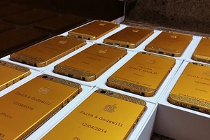 Đi ăn cưới được tặng... iPhone 5S mạ vàng