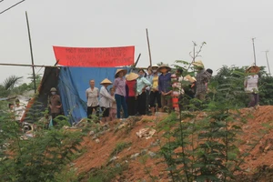 Hàng trăm người dựng lều phản đối DN gây ô nhiễm