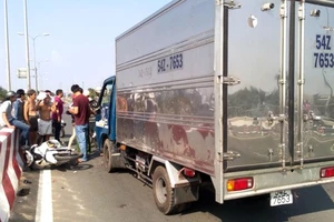 Lại phóng nhanh, đối đầu xe tải, một người nguy kịch