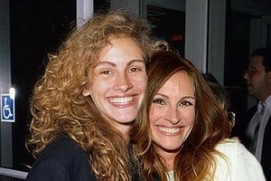 Kinh ngạc những bức ảnh của người nổi tiếng chụp với...chính họ