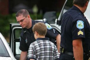 Bé trai 14 tuổi thừa nhận hiếp dâm 12 phụ nữ