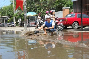 Khổ vì đường chậm thi công do thiếu vốn đầu tư
