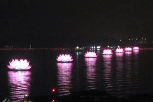 Thắp sáng “7 bước đi thanh tịnh của Đức Phật” 