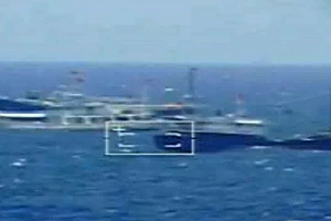 Tường thuật từ điểm nóng Hải Dương 981: Tàu Trung Quốc trang bị cả pháo và tên lửa