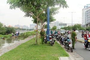 Phát hiện xác chết có nhiều vết cứa trên cơ thể ở quận 1