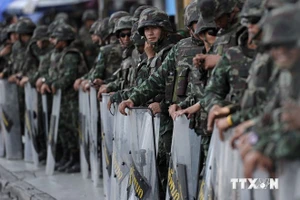 Thái Lan triển khai hàng nghìn binh sỹ chặn người biểu tình