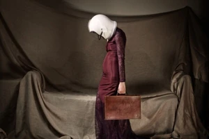 Xúc động: Chùm ảnh về sự bế tắc, thiệt thòi của phụ nữ trong cuộc sống