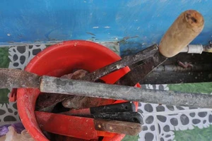 Đập phá tài sản, chém trọng thương cả công an