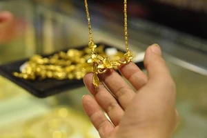 Người mừng, kẻ lo việc quản lý vàng nữ trang