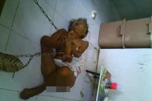 Bà cụ 90 tuổi bị xích tay chân được cứu nhờ bức ảnh trên facebook