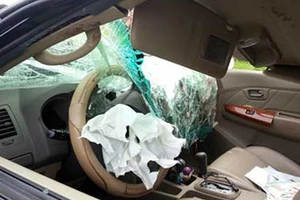 Khởi tố tài xế taxi chèn ô tô qua người trung úy công an