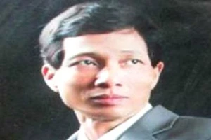 Chồng 'hờ' 62 tuổi siết cổ vợ tới chết