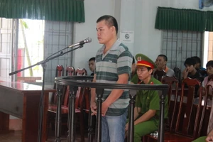 Lợi dụng tình hình gây rối trộm cắp tài sản của chính công ty mình