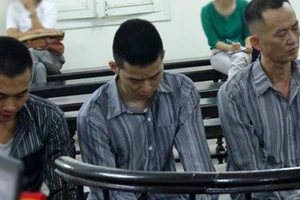 Cưỡi BMW đi hỏi 'phải quấy' bị bắn chạy té khói