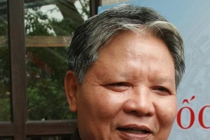 Tòa án phải bỏ “giấy phép con” gây khó nhà báo