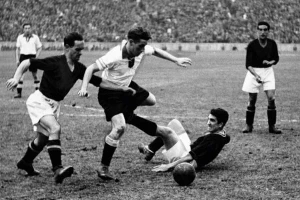 Bí ẩn "trận bóng đá sinh tử" gây tranh cãi trong lịch sử