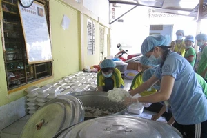 Cần Thơ: Hơn chục ngàn xuất ăn miễn phí cho thí sinh thi ĐH