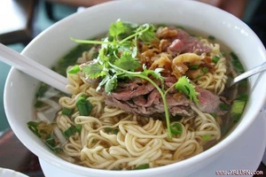 Bức xúc tô mì giá 160.000 đồng ở sân bay Tân Sơn Nhất